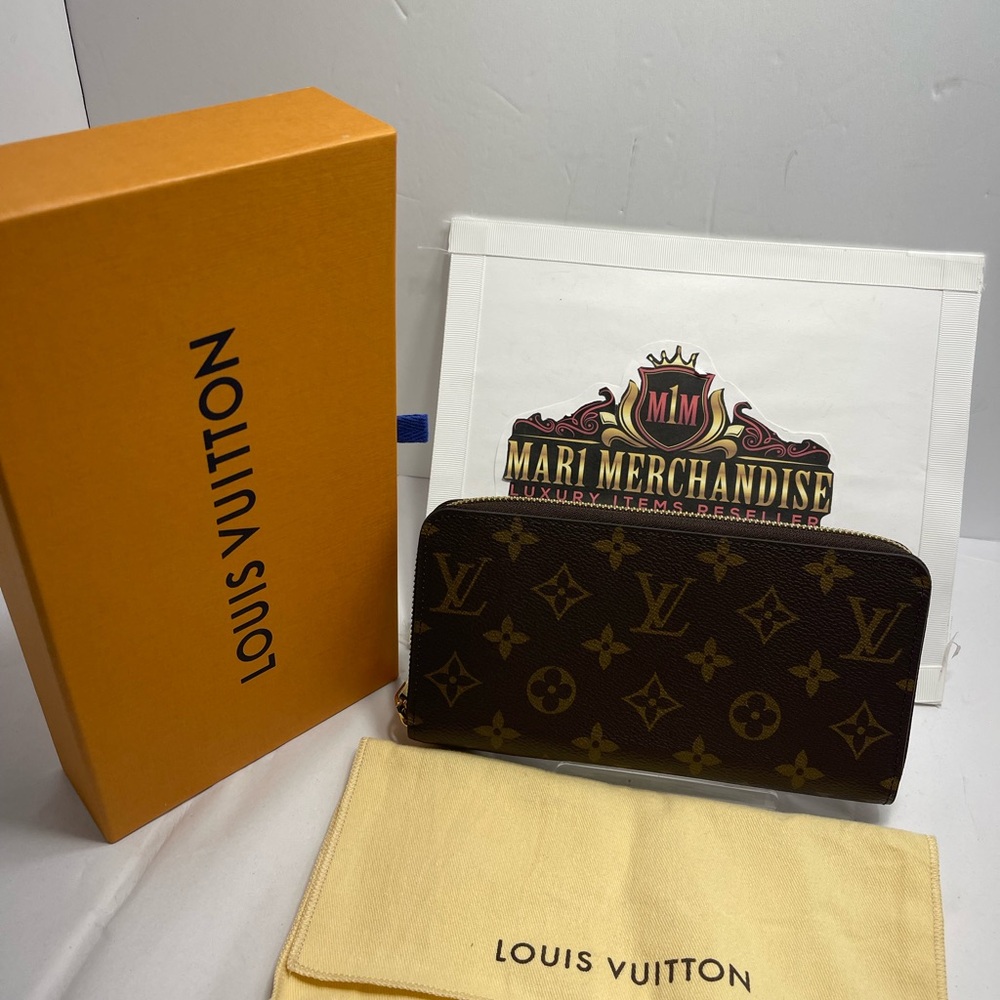 - Louis Vuitton Zippy Wallet in Monogram, comes with dust bag, box and receipt. - Picture 2 of 14